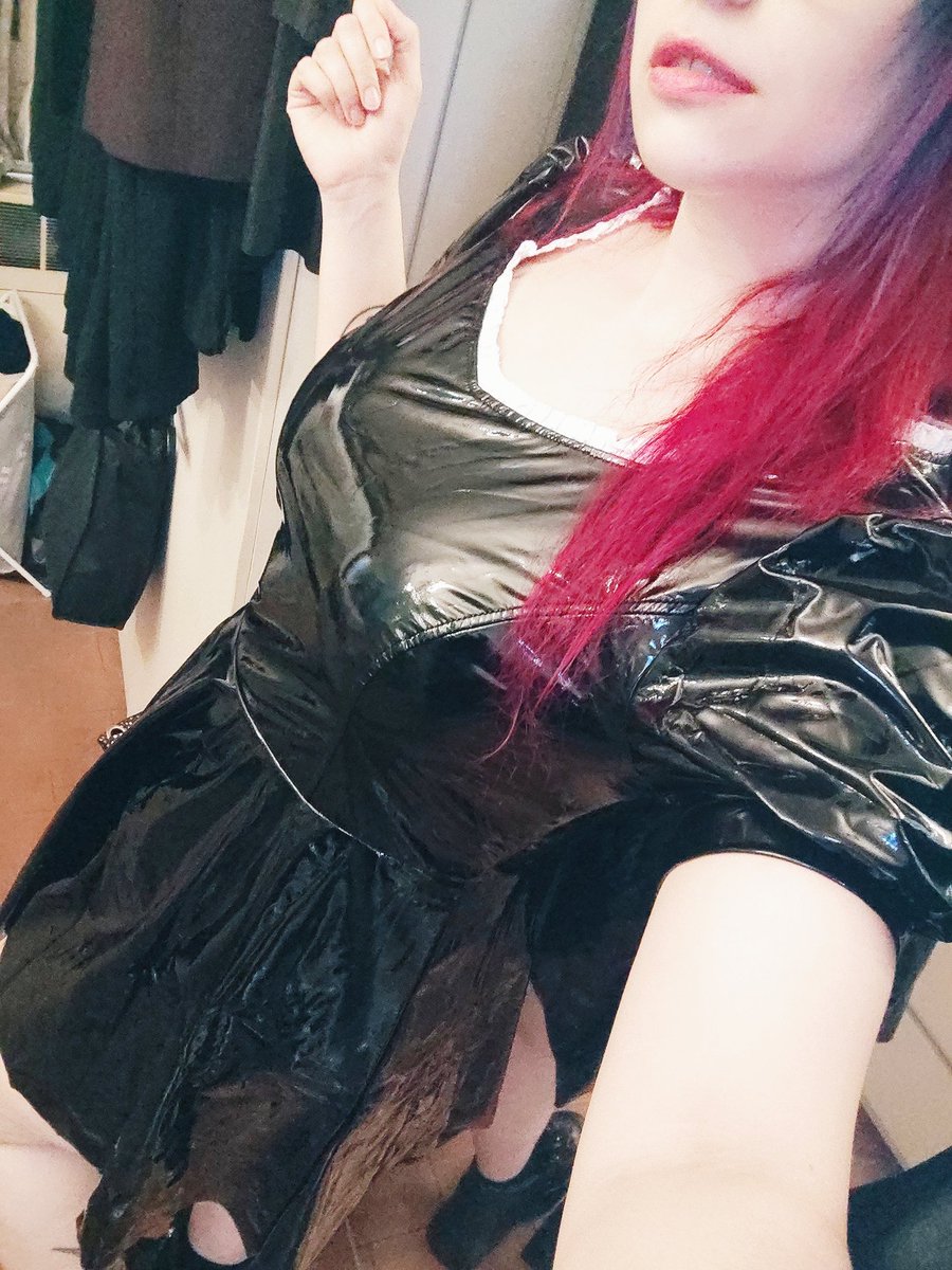 ohliliannn's tweet photo. Someone a while ago made me get this nice PVC dress, soon public what I did with this...
#dress #pvcdress #pvc #maiddress #pvcmaid https://t.co/J5pq1rHT25