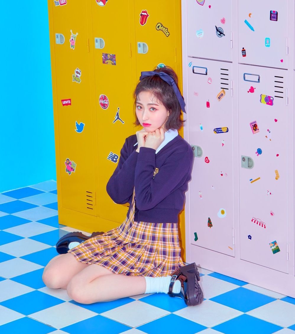 RayeonBrasil's tweet photo. [🚨] Atualmente, o fandom do #Fanatics está levantando a #WhereIsSika, após os vídeos relacionados à mesma terem sido removidos sem motivo aparente. Ela era a líder e uma das main vocalist do grupo. Queremos uma resposta, FENT! https://t.co/nF1GpMKJ57