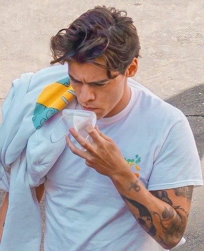 STYLESARCHlVE's tweet photo. Still haven’t recovered from this. https://t.co/r5jATfzMgw