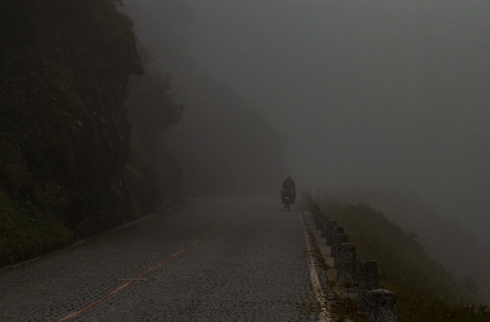 bikepacking4's tweet photo. Stage 73: Cycling over the #Gotthardpass from #Airolo to #Göschenen in dense #mystic #fog. A challenging experience but definitely worth it! Loved the #Tremola 😍. #SanGottardo #Pass #SwissAlps #Schweiz #Eurovelo5 #Switzerland #NordSüdRoute #Veloland

https://t.co/d7oNln5iAC https://t.co/Mkrzq9bWbH
