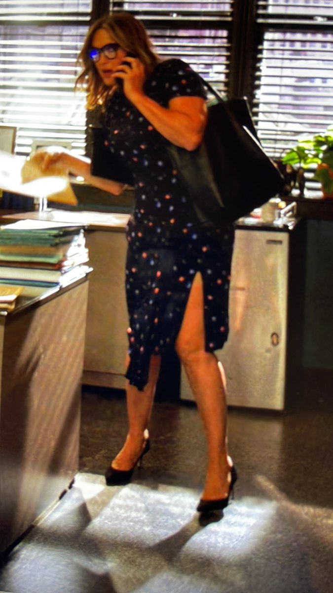 oliviabensonsuv's tweet photo. Yes, I came into work on a Sunday but I promise that I won’t be staying long. No one tell Fin I was here or I will be hearing about it. https://t.co/052hFiVm9h