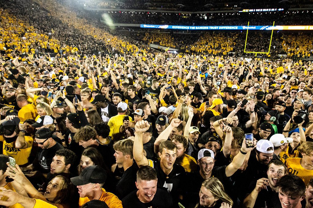 PFF_College's tweet photo. Iowa is officially the #2 team in the country

Their highest ranking since 1985 https://t.co/OIOKdwRfrx