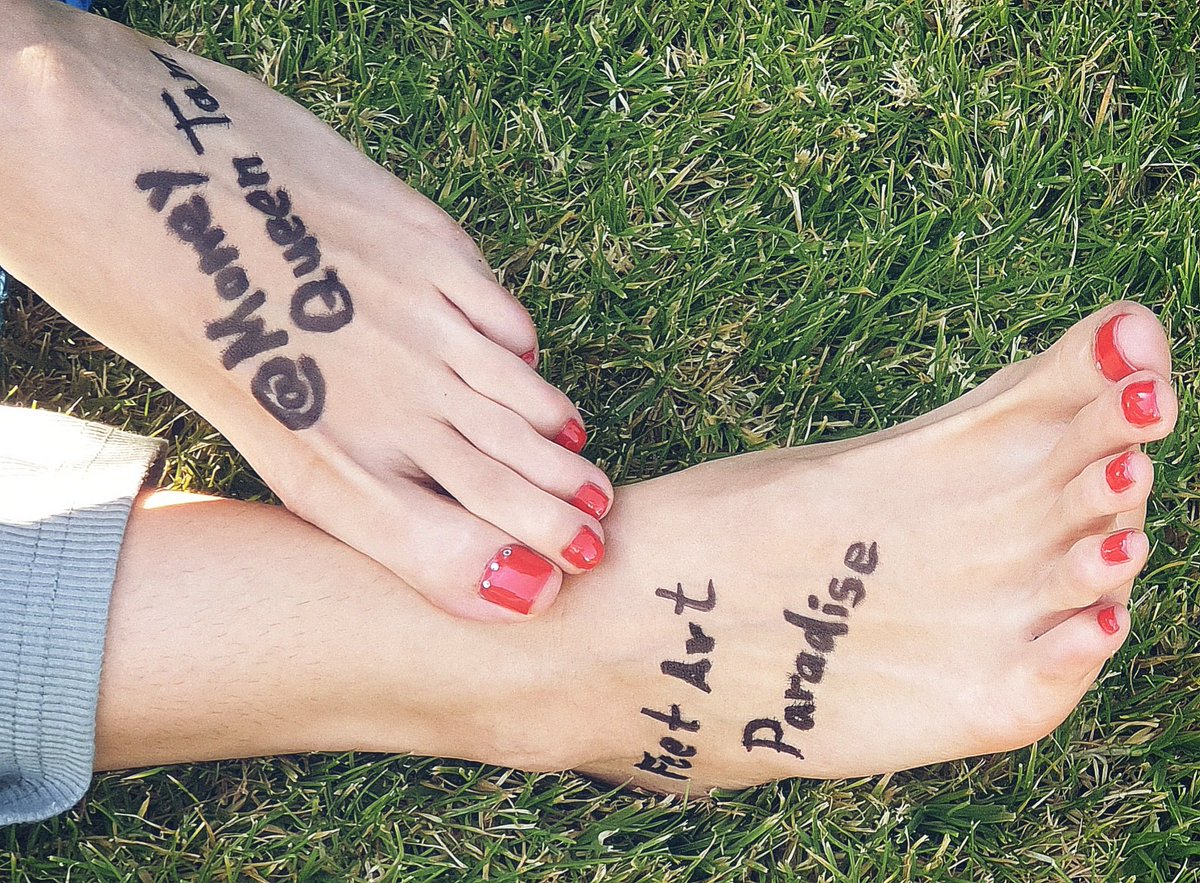 FeetArtParadise's tweet photo. Follow @MoneyQueentam 😍👣
#beautifulfeet #beautifulsoles #feet #soles #footfetish #footmodel #sexyfeet #sexysoles #cutefeet https://t.co/sxbu5OLSji