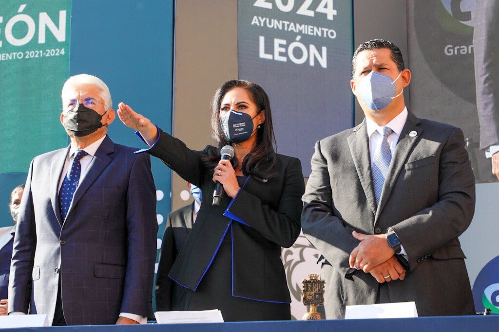 AleGutierrez_mx's tweet photo. Con honor y mucha responsabilidad, he rendido Protesta como Presidenta de León 🦁, trabajando desde el primer momento para que nuestra ciudad tenga soluciones diferentes a los retos de la vida actual. https://t.co/U7mn7j3UjH