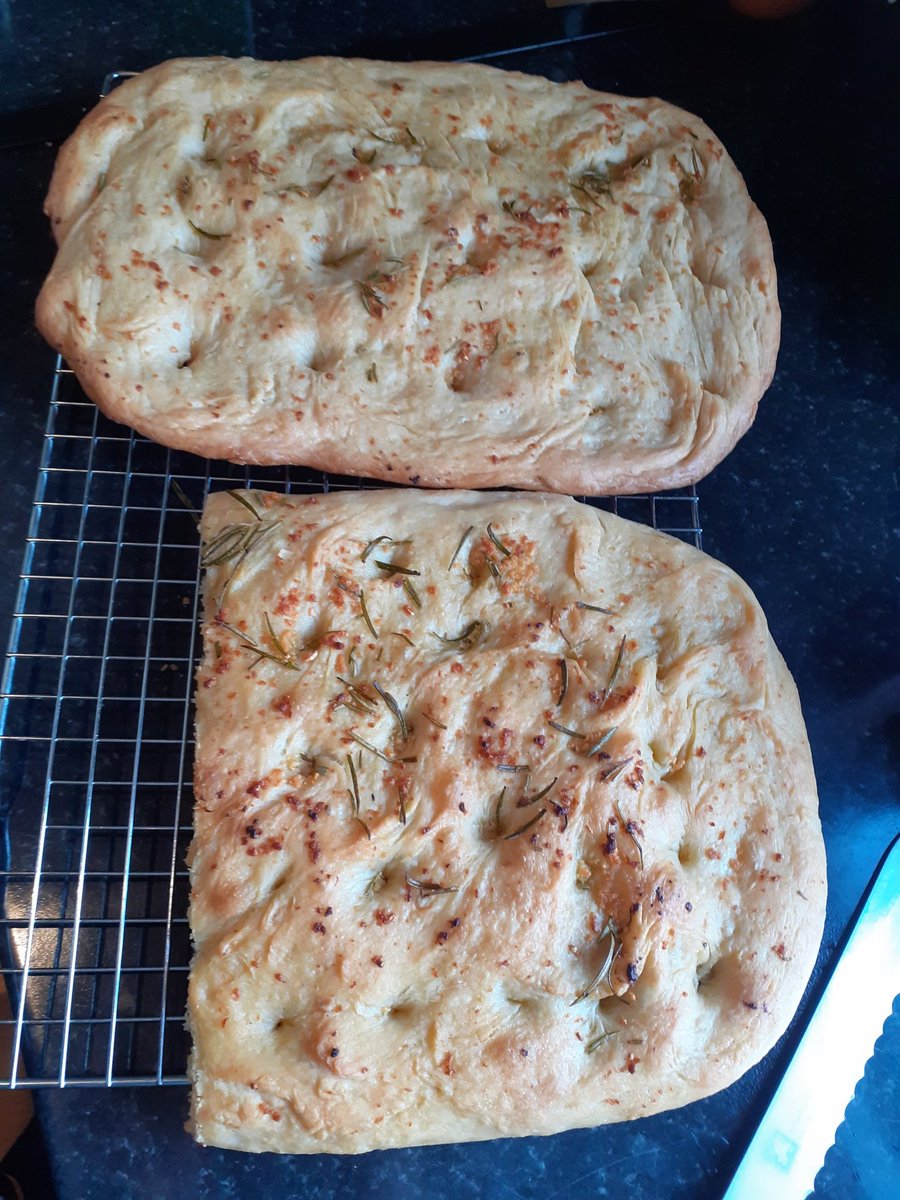 debsy21's tweet photo. Full menu today. Garlic and (home grown) rosemary focaccia, spaghetti and meatballs and sticky toffee pudding.We had to try the bread before we took the photo 🙈@Y5Southdale @SouthdaleHead @BritishBakeOff #extraslice https://t.co/uJMSWLcBkP