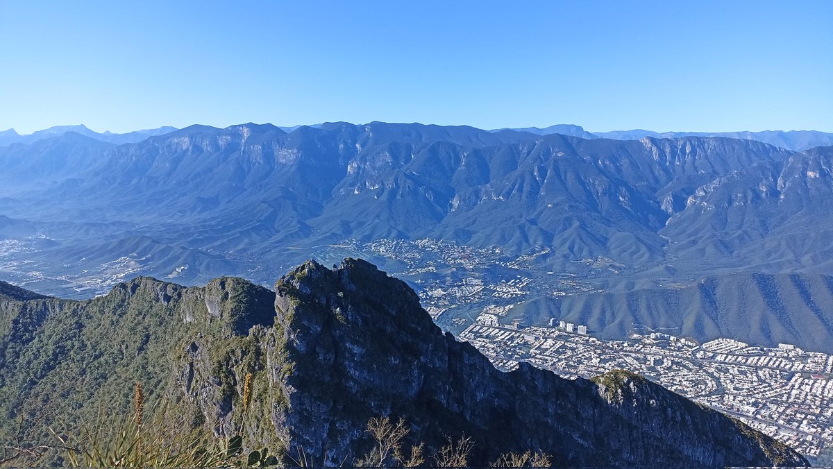 Uribenturas's tweet photo. Hoy les muestro estás hermosas fotos del #PicoNorte del #CerrodelaSilla enla ciudad de Guadalupe, Nuevo León.
Altura aproximada de 1800mtrs sobre el nivel del mar
Que tengan un lindo domingo y que nada los detenga amikos 💪 https://t.co/BeZCU6hdDR