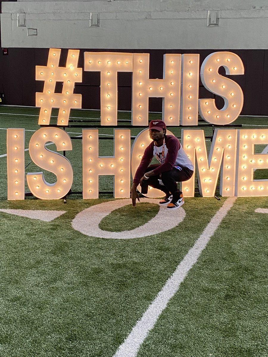 AndreCraigjr1's tweet photo. Headed out of Blacksburg , appreciate the hospitality🧡🤎🤍 @HokiesFB #Hokies https://t.co/sqBs6Ape3x