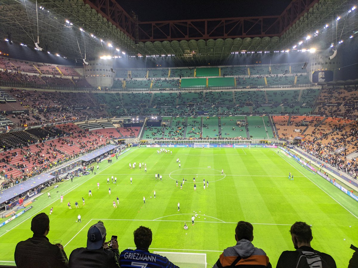 Stasera qui a #SanSiro oltre alla #NationsLeague in palio i titoli @UFWC_Football, #NasazziBaton,  @Pound4PoundWC e @BatonNetto. 

#NationsLeagueFinal
#SpagnaFrancia
#SPAFRA
#ESPFRA
#FranzaoSpagnapurchésemagna