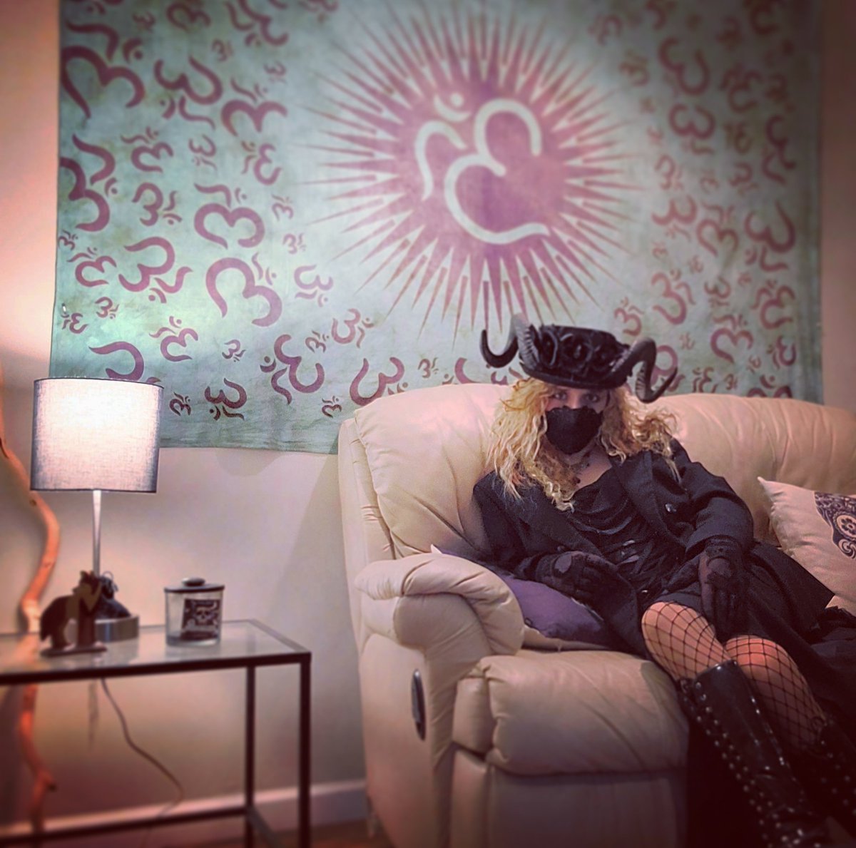 HellaDVil's tweet photo. Don't mind me as I keep my visions to myself.
#HellaDVil https://t.co/UbSkyNyvAX