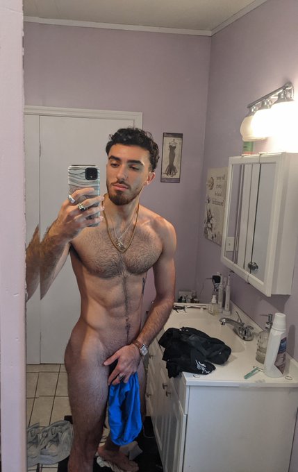 About to go to the gym i sure hope I don't run into another sweaty bro in the locker room 🥴🥴🥴 https://t