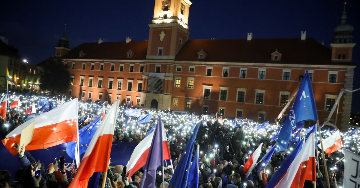 Poles demonstrate to show support for EU membership reut.rs/3BuBNIT