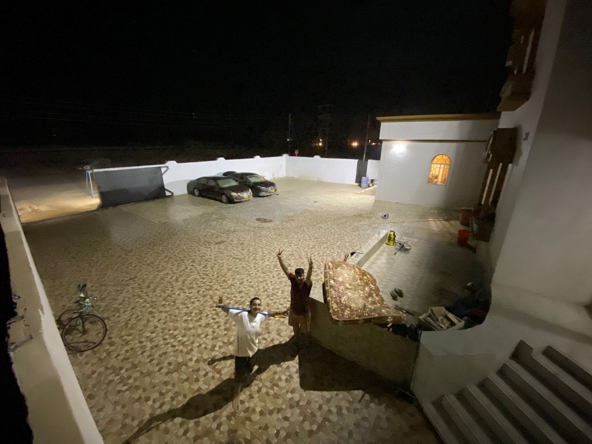 بيت أمي في الخضراء بالسويق 
الله يحفظها ويطول بعمرها 
اليوم بنفسها تنظف وتشتغل من الصبح في البيت مع اخواني ومن وقف معاهم 
واشكر الجيش الي ساعدوا أمي في سحب السيارات 
#عمان_عظيمة_بشعبها 
#هَبَّة_ظفار