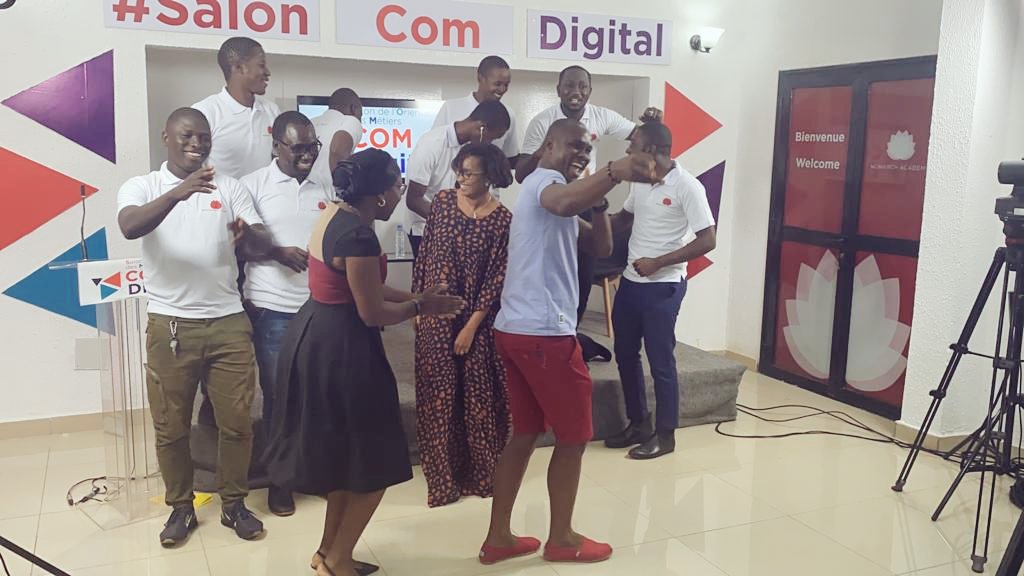 SalonComDigital's tweet photo. La réussite de tout projet nécessite le dynamisme d'une équipe unie autour d'un objectif SMART.
Si le #SalonComDigital a été une réalité, c'est grâce à notre équipe.

#SalonComDigital #orientation  #communication #digital #bachelier #etudiant #lacomestunmetier #guinee #formation https://t.co/5hFPHET3kR