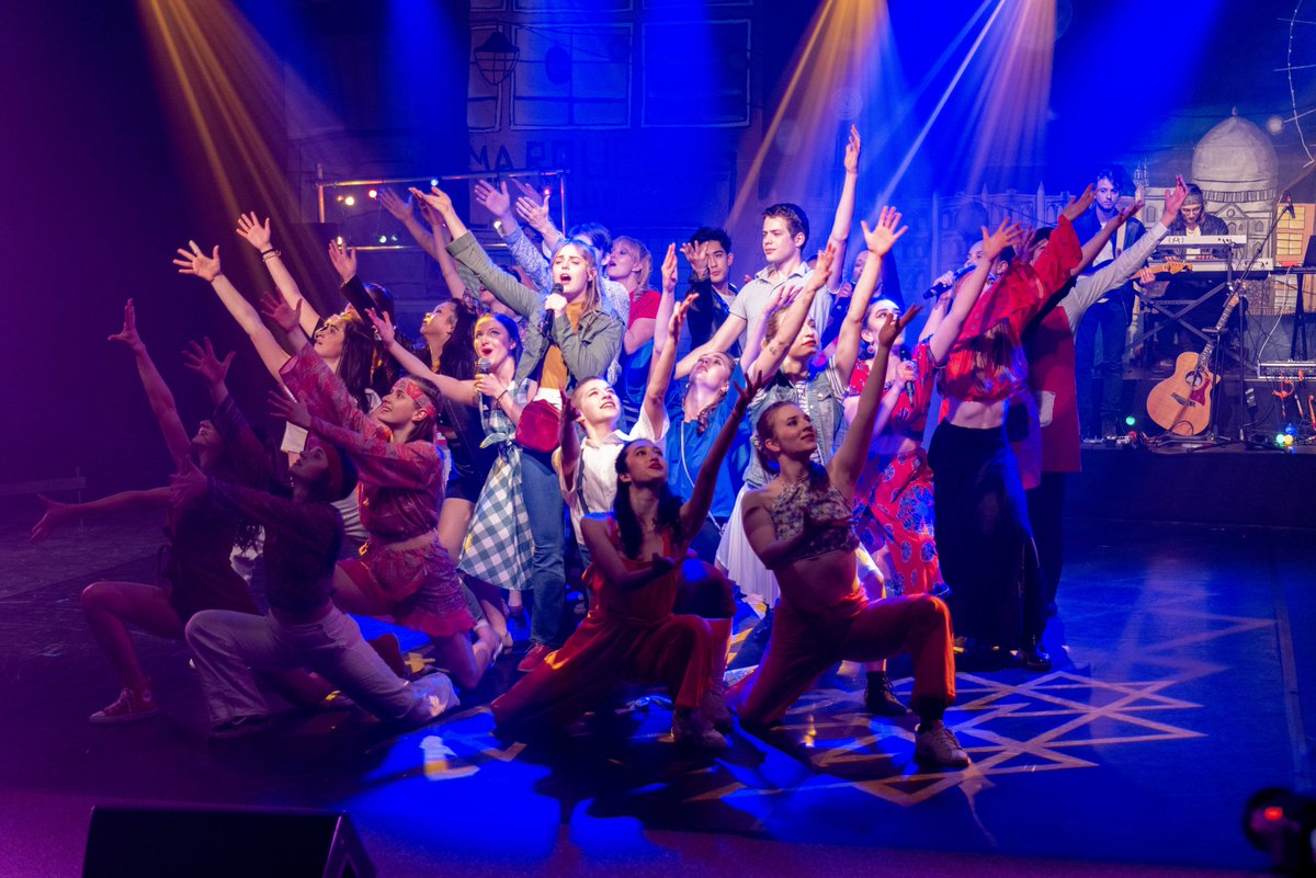 heuckaa's tweet image. Devinez qui a réussi son casting et repars pour une deuxième année en tant que danseuse pour Music'All?

(Pour fêter ça je partage quelques photos de la comédie)