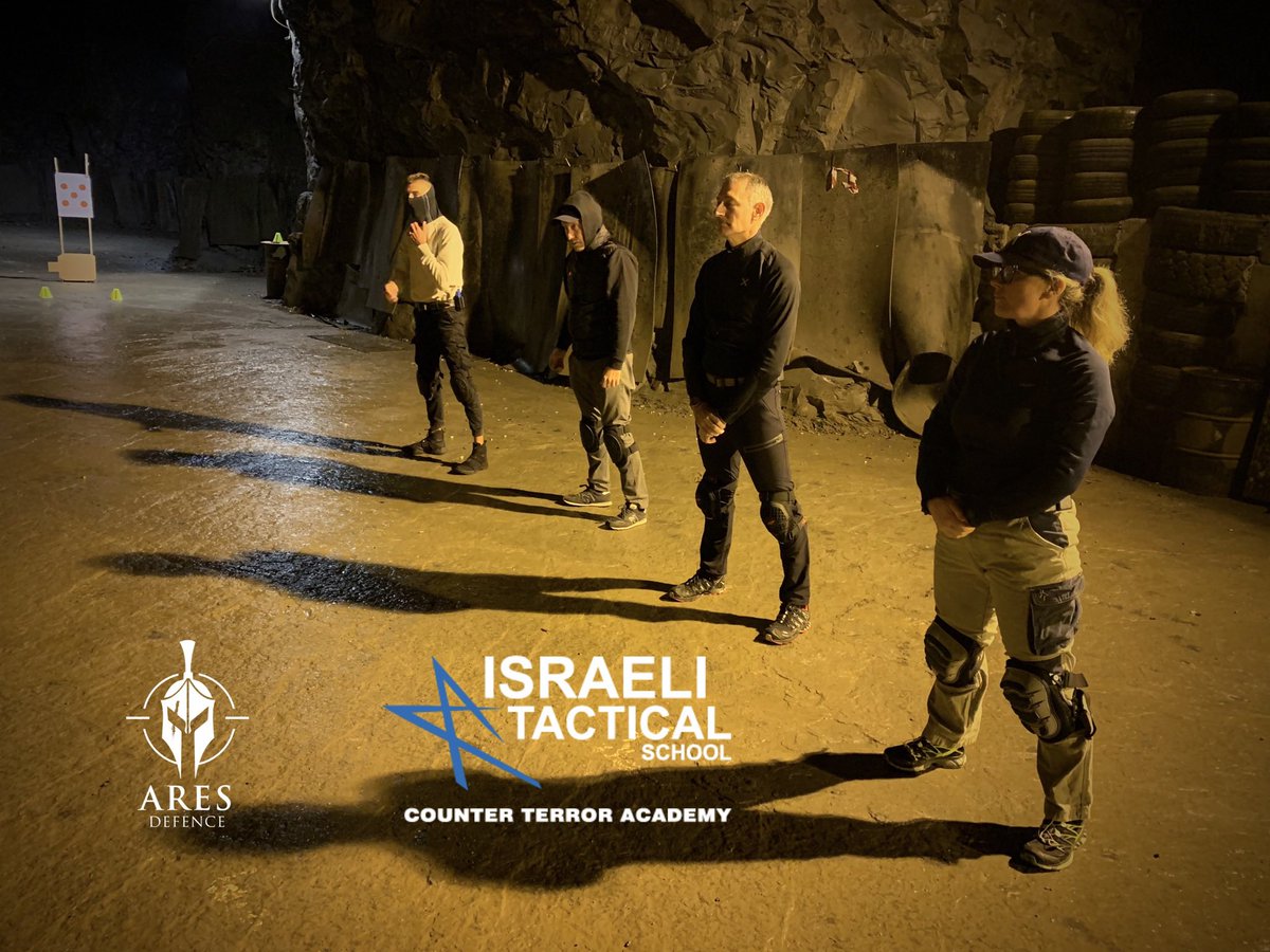 i_tacticalitaly's tweet photo. 09 Ottobre 2021 - #ARES #TiroOperativo TAC 1/2;
#Bergamo - #Lombardia - #Italia

Eccolo qui il super Gruppo che è riuscito ad emergere dalla lunga giornata di formazione nel nostro "ufficio" 😎

Segli Solo il Meglio per la Tua #Formazione!!!

#WeAreARES
https://t.co/B2E6NKsjZ1 https://t.co/IqNNHH4gel