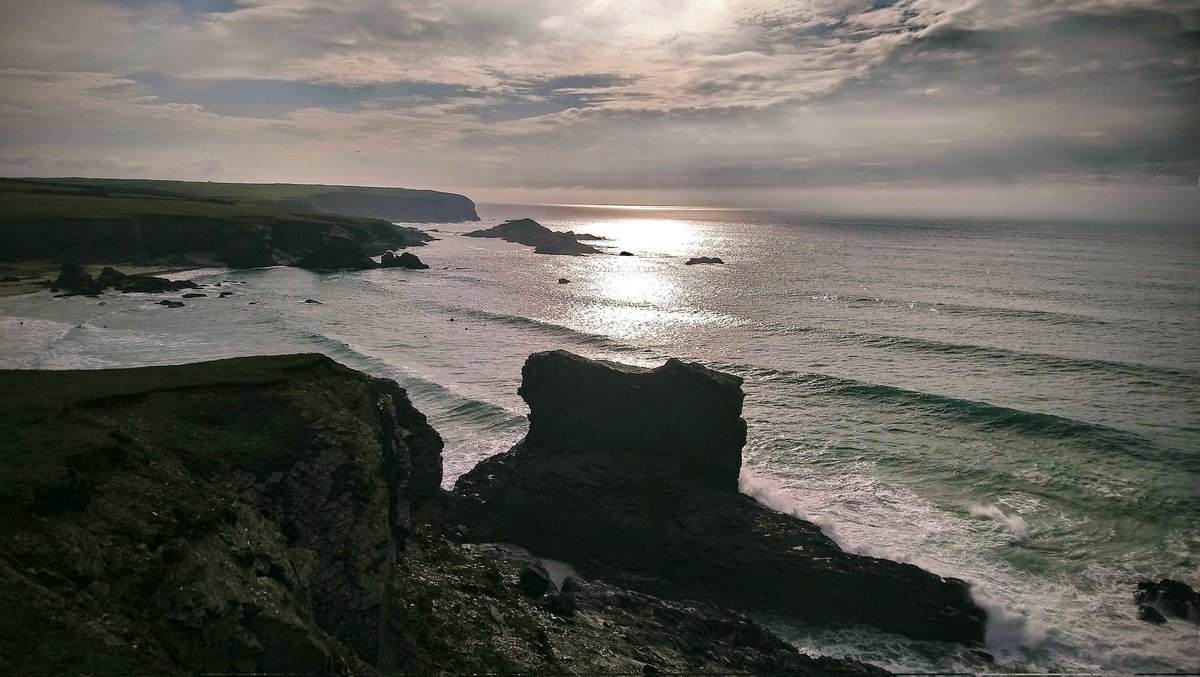October's swell. #Cornwall #Autumn #Porthcothan #surf #seascape #StormHour @beauty_cornwall <a href="/porthcothanhols/">Porthcothan Bay</a>