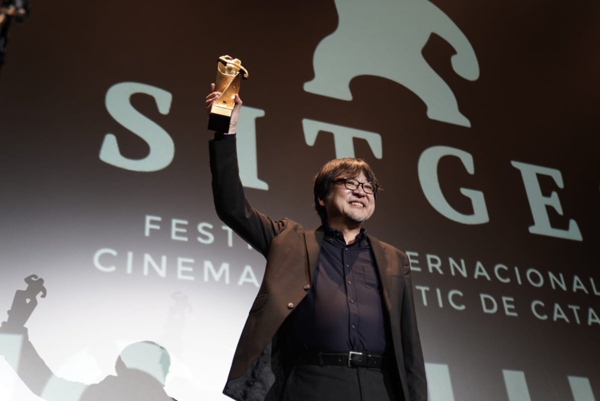 sitgesfestival's tweet photo. 🏆 Hoy el cine de animación ha recibido el reconocimiento que se merece con la entrega del Gran Premio Honorífico a Mamoru Hosoda. おめでとう #Sitges2021 https://t.co/4IrFXfaC0t