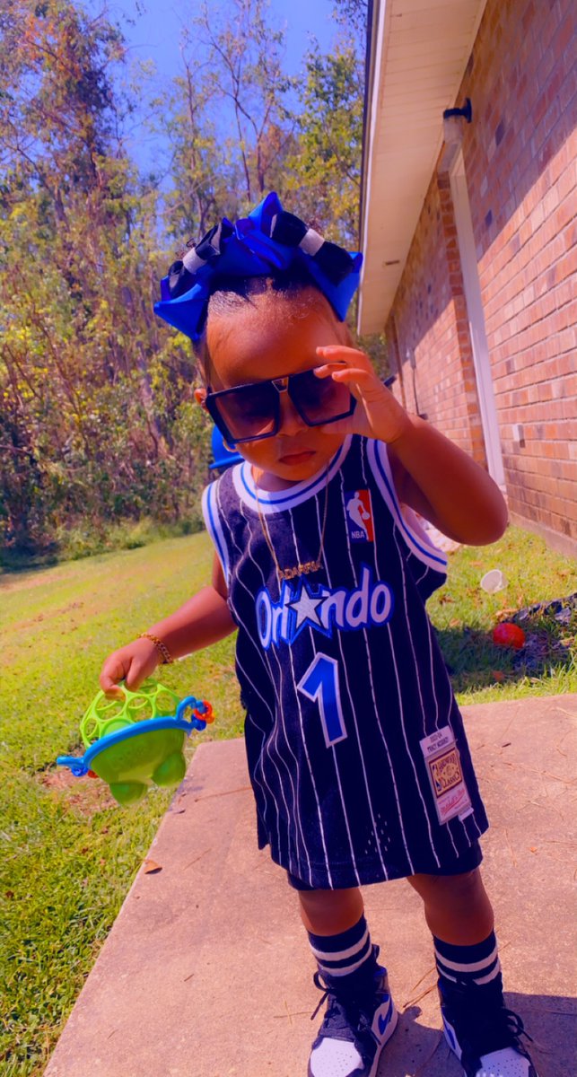 _ImSuchAFactor_'s tweet photo. Definitely her mommas mini-me!
#babywithstyle https://t.co/Tjow2solGH