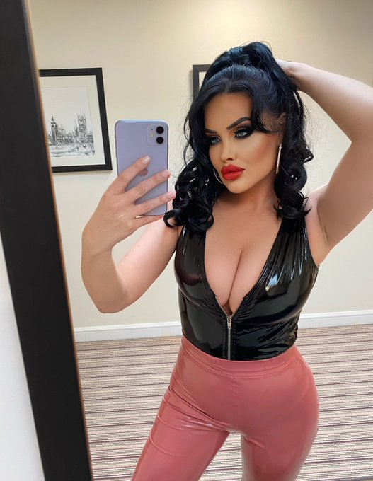 PVC&hellip;my second favourite plastic 💳😈 RT &amp; get me to 200K‼️ #bootsnleather #bootsaddict #pvc #latexmodels<a href="/tag/pvc"class="tags"><span>#pvc</span></a><a href="/tag/latexmodels"class="tags"><span>#latexmodels</span></a><a href="/tag/bootsnleather"class="tags"><span>#bootsnleather</span></a><a href="/tag/bootsaddict"class="tags"><span>#bootsaddict</span></a>