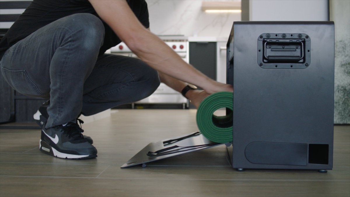 puttrco's tweet photo. Portable, beautiful, functional; PUTTR is finally making putting fun and engaging instead of boring and lonely! Easily rolls out to play anywhere, and rolls up for easy storage.
#puttbetter #puttfordough #puttr #putting #golfputting #putt #puttek #putter #putterporn #putters https://t.co/nJTjFEdBSB
