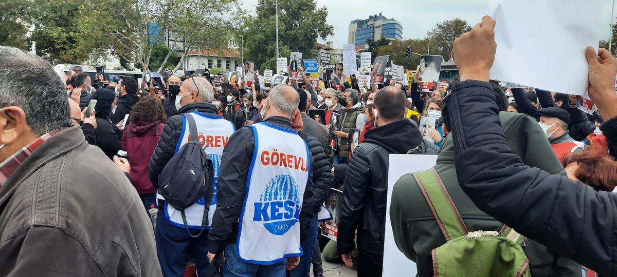 tumbelsen4's tweet photo. 10 Ekim 2015'te Ankara'da İşid canilerinin katlettiği 103 Canımız için Kadıköy'de yapılan anmaya katıldık.
Ne yitirdiğimiz canları unutacağız ne de katilleri ve onlara göz yumanları... https://t.co/hkSaspsxdK