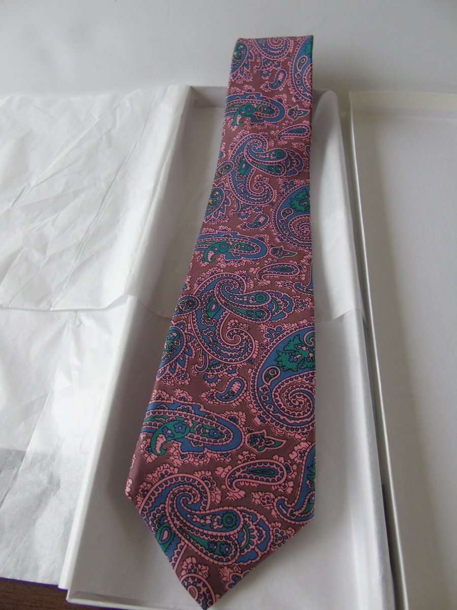 zetsvintage's tweet photo. Excited to share the latest addition to my #etsy shop: Vintage Sabatini Tie Paisley Blue Pink Pattern All Silk Imported Fabric Made In USA NWOT https://t.co/tyKFsDul4N #blue #pink #bohohippie #vintage #necktie #menstie #newwithouttag #1980s #silktie https://t.co/N9daBIxh2a
