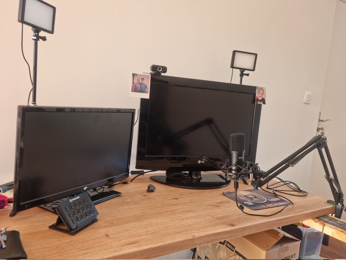 Raevo_tv's tweet image. Hey salut la communauté !!! Sayais nouvelle appartement et biensur le petit coin stream prend forme petit à petit 😍

Quel jeux aimeriez vous voir sur ma chaine twitch prochainement ?