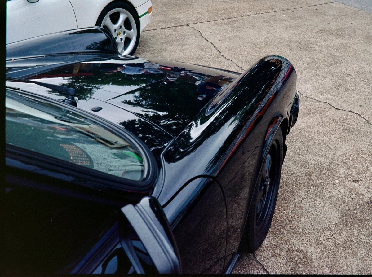 🚗 &amp; ☕️
-
📷 Leica M7
🎞 Kodak Portra 160
⏲ Dev/Scan @thirdmanphotostudio 
-
#leica #35mm #kodakprofessional #kodakfilm #porsche #porsche911 #parlorparking #nashville #vintagecar #classiccars #classicporsche #porschegt3 #porschegt3rs #parlorparking #baristaparlor