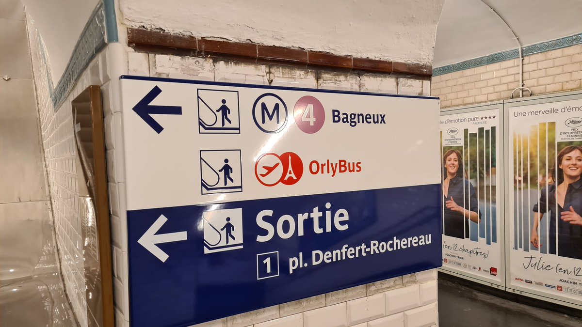 COMECS2's tweet image. Après quelques années de présence sur tout le réseau, #Montrouge disparaît peu à peu de la signalétique #RATP du métro à la faveur du prolongement de la ligne 4 vers #Bagneux... #PassagedeRelai🤝 🚇⏳