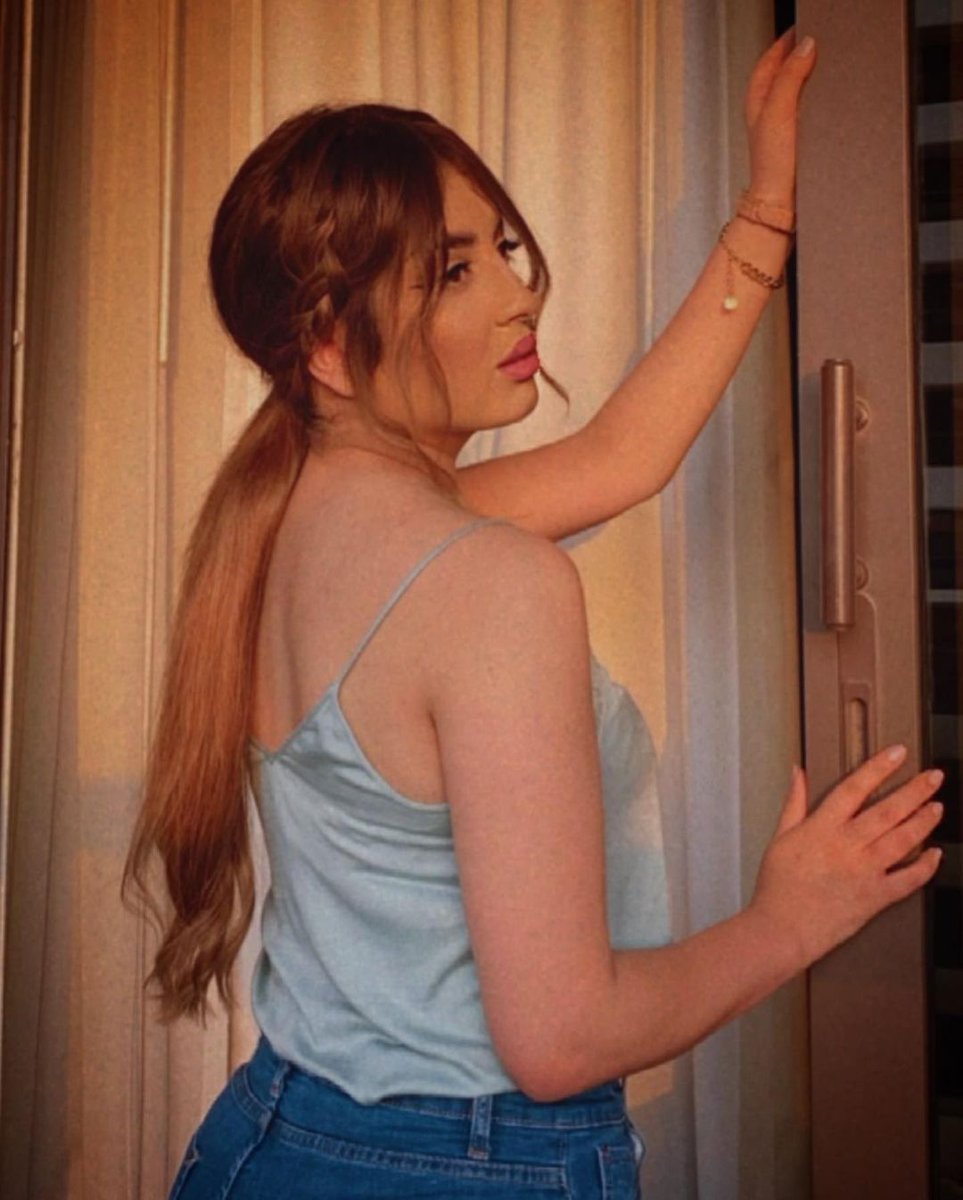 SuhilaBnLachhab's tweet photo. Hello 🥰
#سهيله_بن_لشهب #دبي
#souhilabenlachhab 
#Dubai https://t.co/7RGRN4MMbo