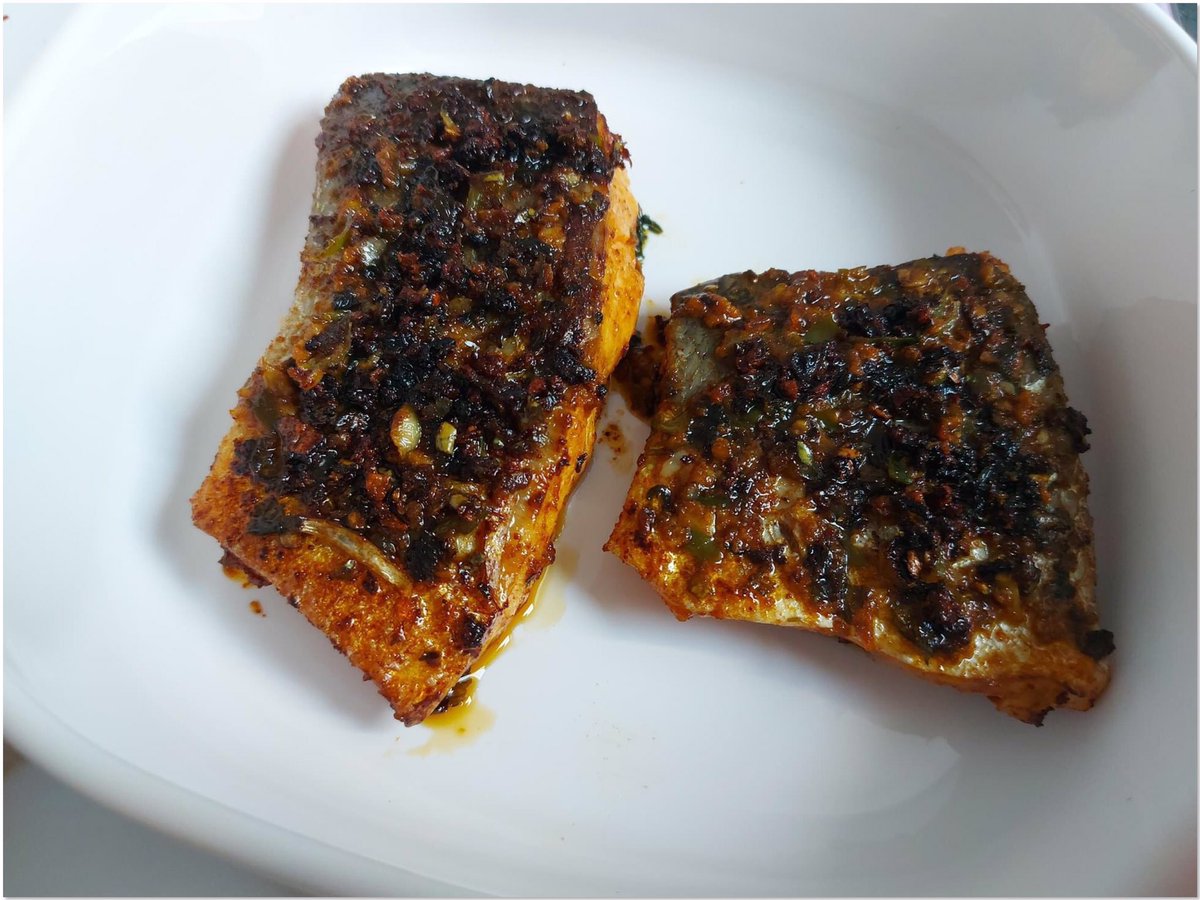 LeedSTUnited's tweet photo. And finally the Salmon has been shallow fried π Now Iβm off to eat, so speak to you all later πππππ #Spicy #ShallowFried #Indian #SalmonDish https://t.co/ayOxJMpoRm