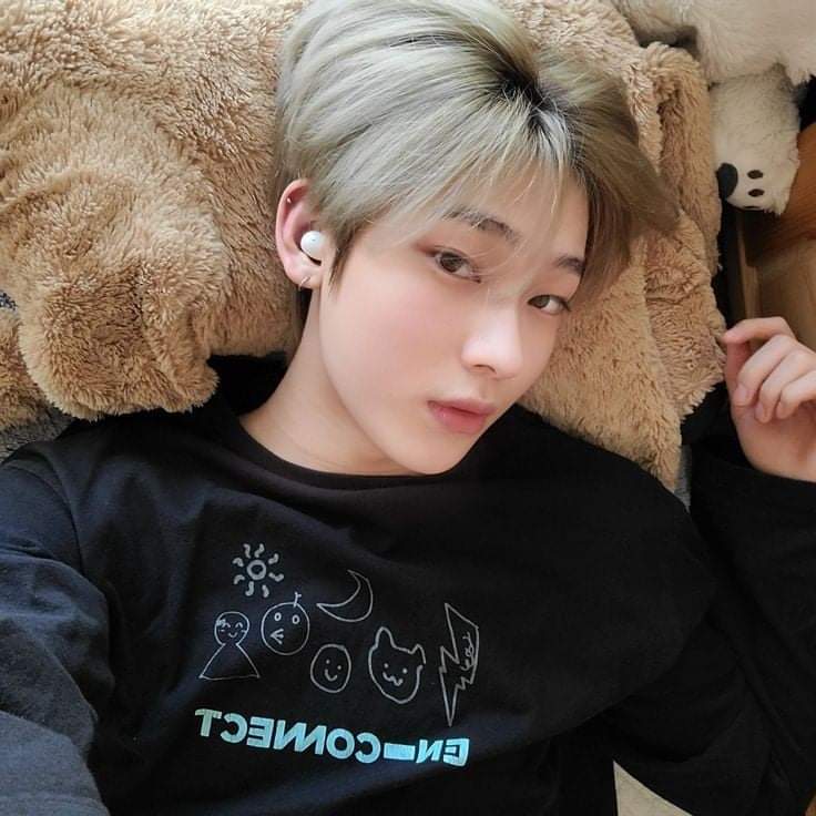 MinnieU13's tweet photo. "Sincerely, Mine"

An SunSun au wherein Sunoo a simple guy who accidentally tag the campus crush instead of his friend. https://t.co/p91dQOND2i