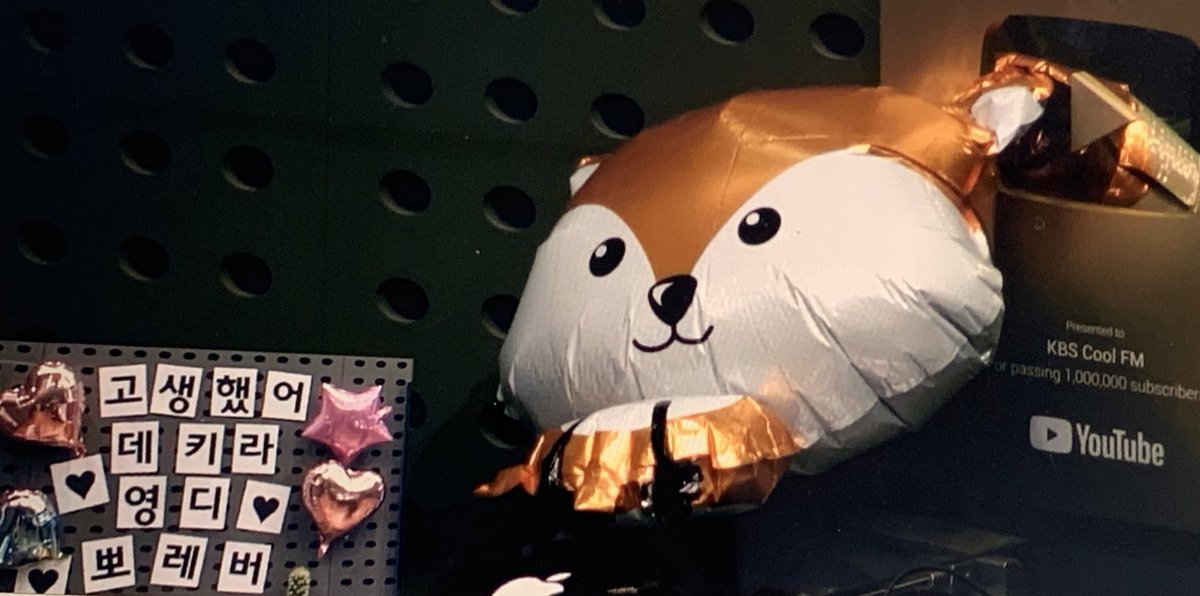 12cookie19's tweet photo. 귀여워...
영현이는 화장실 갔고 영현이가 기다려요 https://t.co/EQ4VZjOR9w