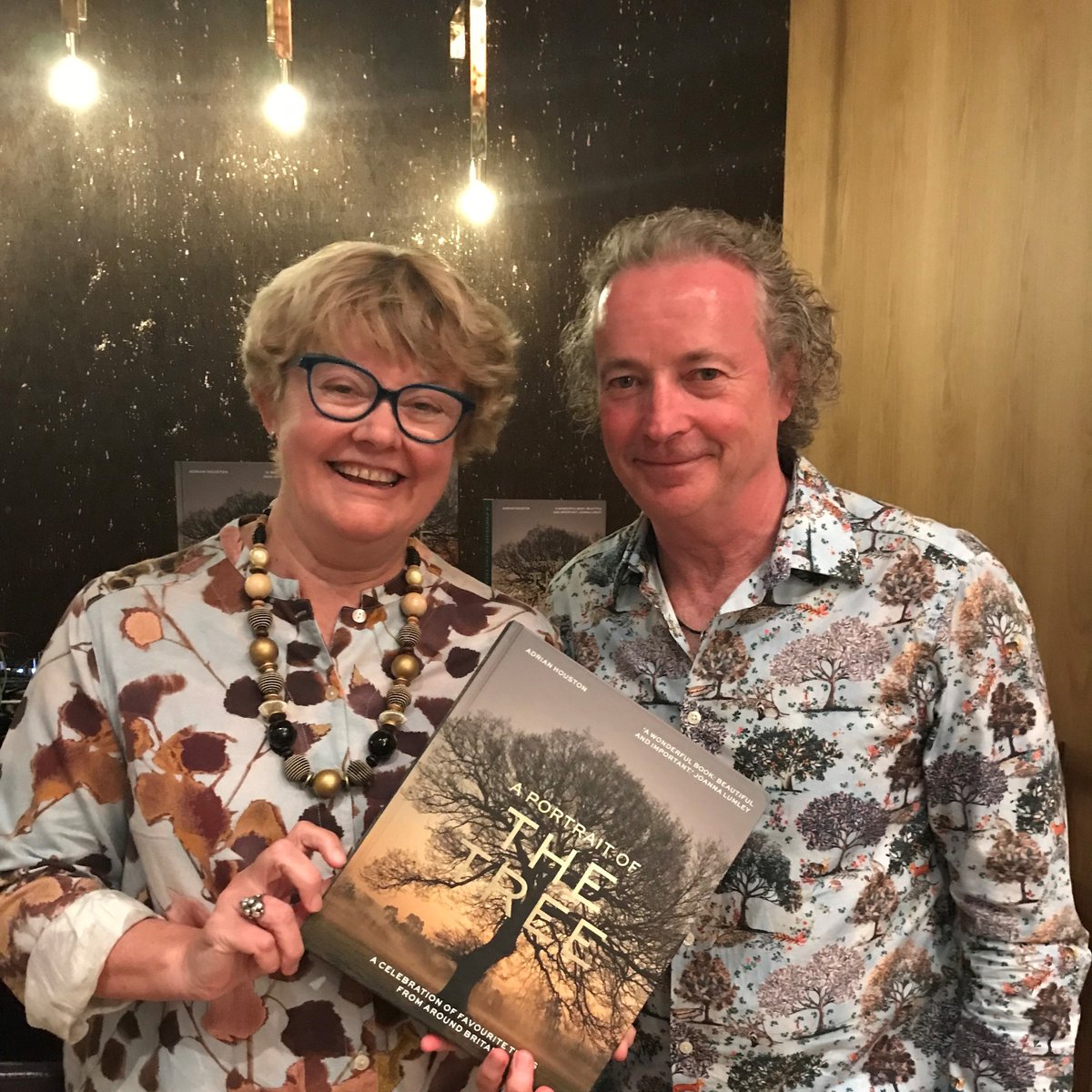 sara_lom_'s tweet photo. Tree-shirts unite at the launch of #AdrianHouston fabulous book of photography celebrating the giants of our natural world. Stunning images &amp; stories - my favourite #BushyPark Hornbeam features! 
Tree-t yourself @QuercusBooks then plant and care for your own giant for the future. https://t.co/FsJiUTXbNY