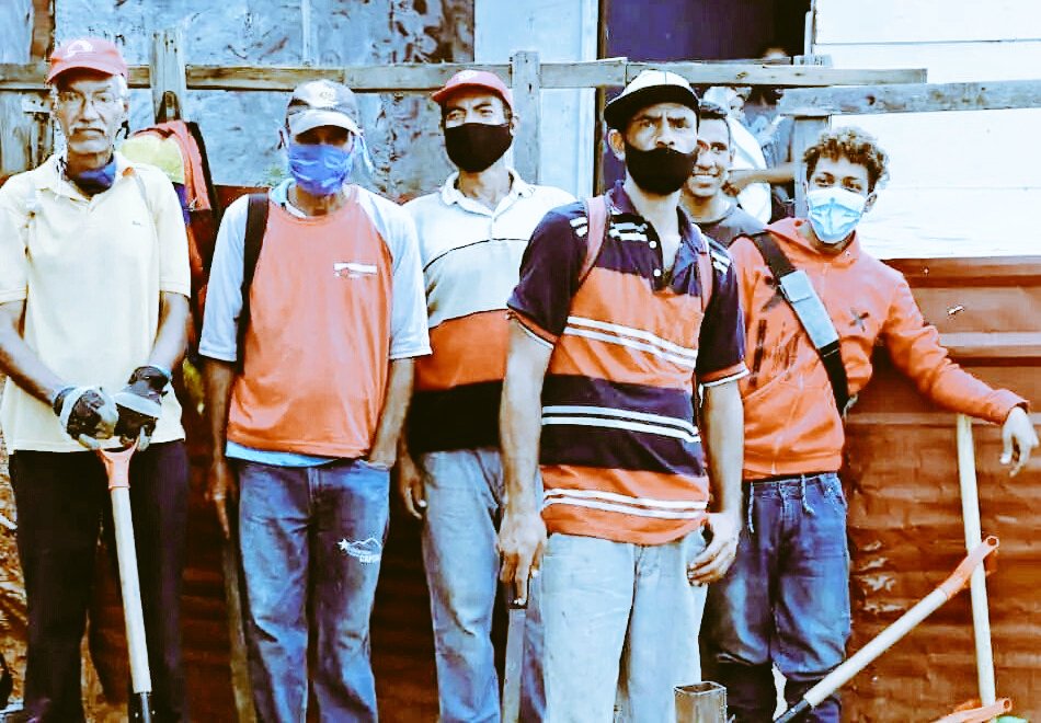 <a href="/Mippcivzla/">mippci</a> <a href="/Supra_Ccs/">Supra Caracas</a> <a href="/gestionperfecta/">Carmen Meléndez</a> @BeatrizRpsuv Con esta Brigadas impulsamos el habito de recuperar, mantener y enseñar acerca de espacios para nuestras comunidades, también a reciclar y reutilizar algunos elementos de los desechos solidos. ¡SUPRA NO SE DETIENE! #YoApoyoaSupra
<a href="/gestionperfecta/">Carmen Meléndez</a> <a href="/Joselopezpsuv/">José Alberto López</a>