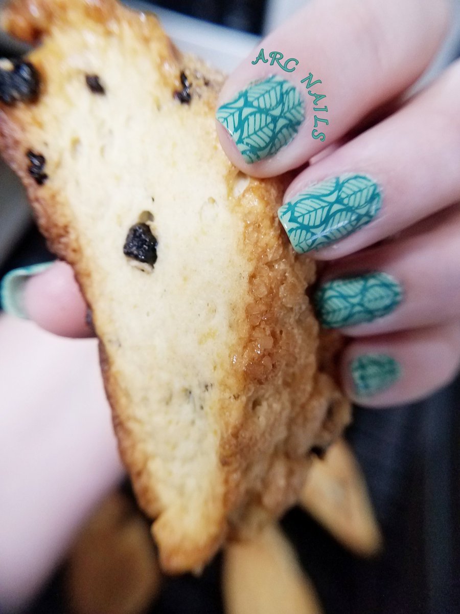 ARCNAILS's tweet photo. Wanted to do an easy stamped mani for the week. I also made some gosh darn blueberry scones ร la @nailogical!
Wearing @holotaco #bringmetheteal stamped leaves over a #matchamaker background.
๐
๐๐ https://t.co/ySbHZzEuYq
