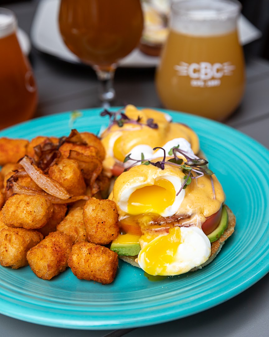 CamBrewingCo's tweet photo. #BEERUNCH, BEERUNCH, BABAY! 🍳 Let’s dive into #ChefDave’s Eggs Benny made with pancetta, tomato, avocado, hollandaise, and crispy tater tots 🍺 https://t.co/XheqKbn59r