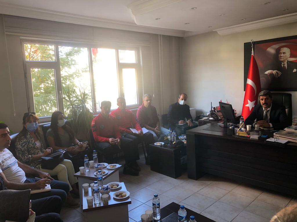 IsyeriVe's tweet photo. Afad başkanlığında 12/10/2021 Tarihinde  Salı günü saat 10:00'da Atatürk Anadolu lises'inde yapılması planlanan deprem ve yangın tatbikatları ile ilgili bilgilendirilme toplantısı yapıldı. 
@tcmeb @IsyeriVe @HakkariValiligi @idrisakbiyik @BilalGur30 @Hakkari_MEM https://t.co/1CwTRIuPVp