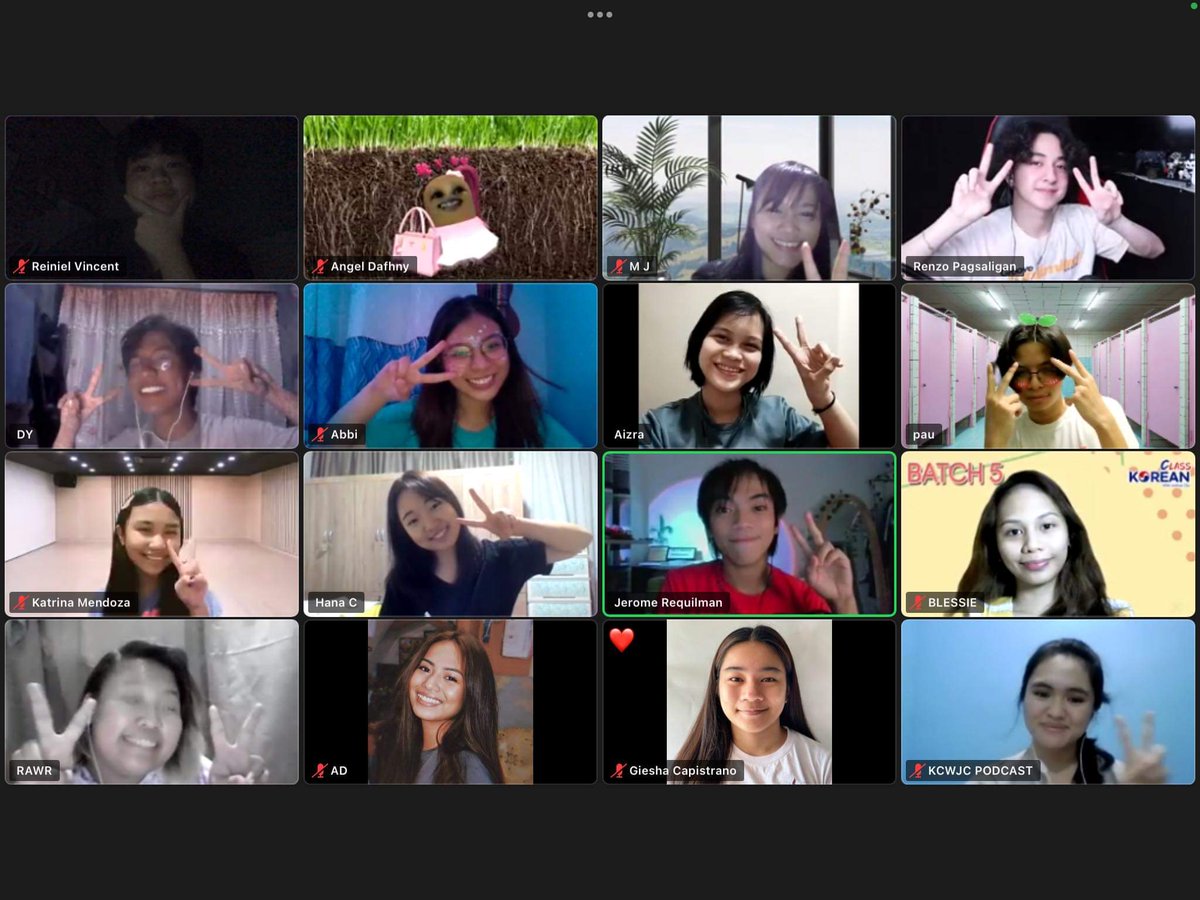 kclasswithjcho's tweet photo. CHOdcast
BEHIND THE SCENE!!!✨✨✨
What a happy memory❤️🎉
-KCWJC family
#CHOdcast
#KoreanClassWithJoshuaCho
#LearnShareEnCHOy
#KCWJC_Kalat https://t.co/WhntTFAoPr