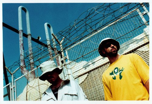 TheRealDocJota's tweet photo. Tal día como hoy hace 20 años salía a la venta 'Quimera' de Sólo Los Solo, el mejor album de rap en español de la historia. 🎧💎🎉

Buen momento para volver a escucharlo y leer el análisis que escribí en 2016.📜✍

#Quimera #SoloLosSolo 👑💍

https://t.co/pZwIZOvu0d https://t.co/VsLpbe4DOw