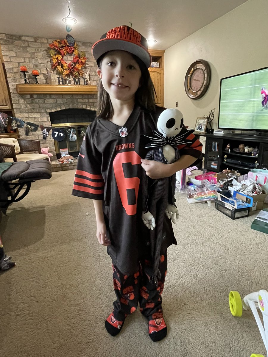 jon_doble's tweet photo. @bakermayfield @Browns my daughter Charlotte would love a happy birthday shout out on her birthday #DAWGCHECK #Browns #bakerfan https://t.co/qed8h5aCi6