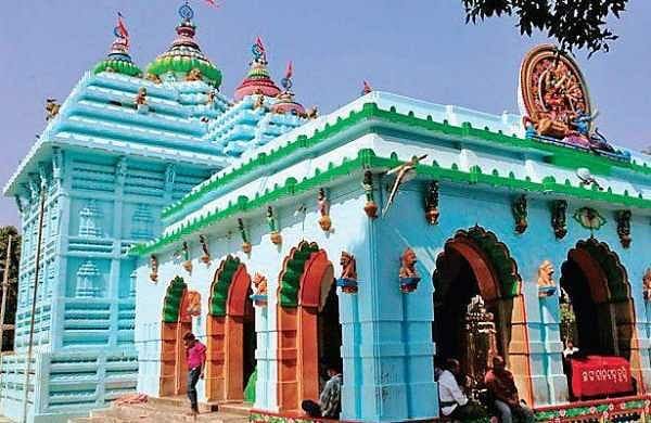 Utkalamrita's tweet photo. Day 4-Maa Sarala
At-#jhankada,#jagatsinghpur,#Odisha
#ShaktiPeeth as- since 8th century #Sarala as #mahishasuramardini worshipped
Had blessed #OdiaMahabharata writer #SaralaDas
#9days9sarees #9days9goddesses #goddessesofodisha #Navratri #happynavratri2021 @AboutIndia @ShefVaidya https://t.co/kzaq2oVcwv