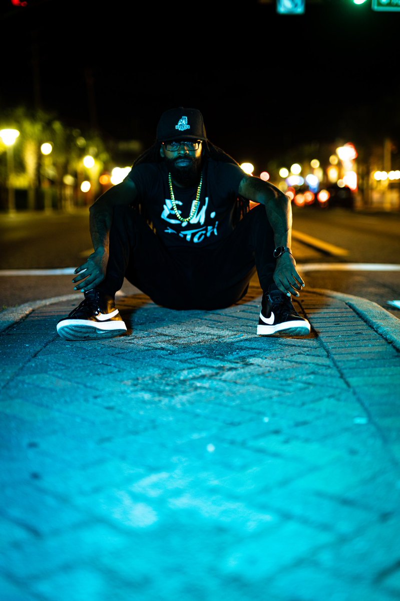 ObliqEU's tweet photo. “I never concerned myself with being the best. I just wanted to see how far I could go if I never quit… the rest was the universe…” - Obliq The Architect
.
📸 by @lean_into_the_noise
.
#ElevatedUnderground #independentartist #hiphop #music #newmusic #rap #unsignedartist https://t.co/sl627TjVbL