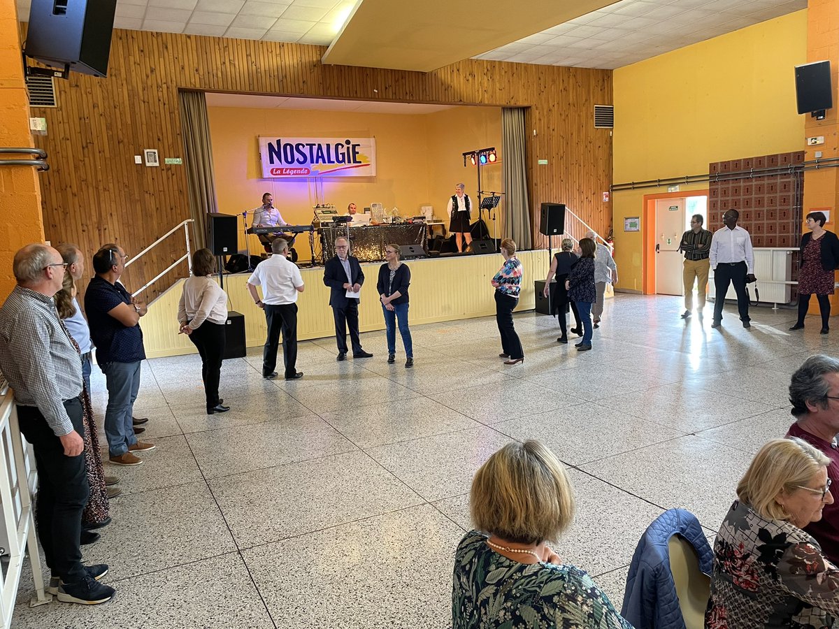 MargauxDeletre's tweet photo. Excellent moment passé à Pont-de-Metz cet après-midi à l’occasion du repas des aînés [animé et studieux] offert par la commune et le CCAS ! https://t.co/J66vp6sa8z