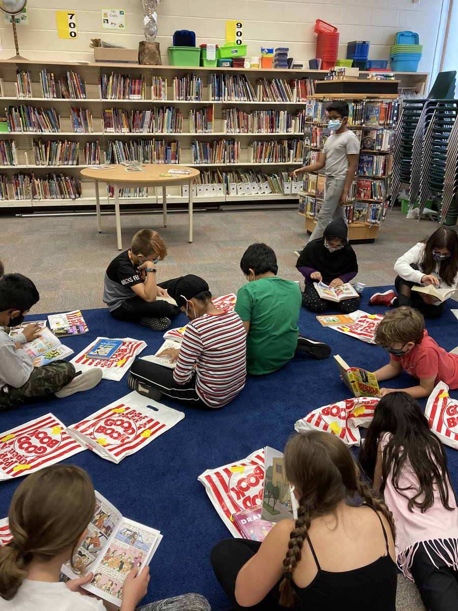 5ARidgeview's tweet photo. You couldn’t hear a peep when 5A visited the library for the first time 📚Thanks Mrs. Wylie 💙 @5ARidgeview https://t.co/yozHBzVpWE