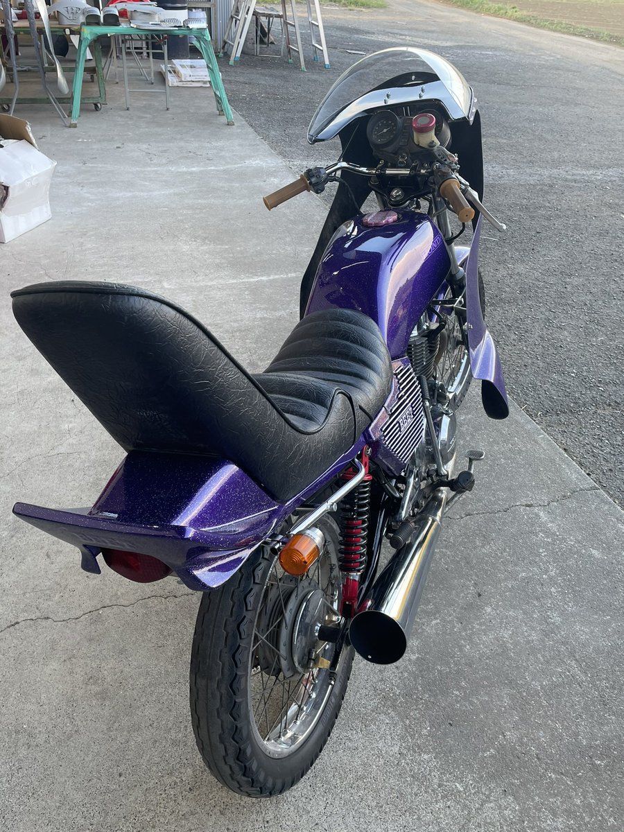 CB400TのN外装レストア完了です！
ムラメタでかなりカッコイイです😊
ありがとうございました😊
#カラーズ
#KTS
#カスタムペイント
#エンジンOH
#レストア
#まだまだレストアお待ちしております