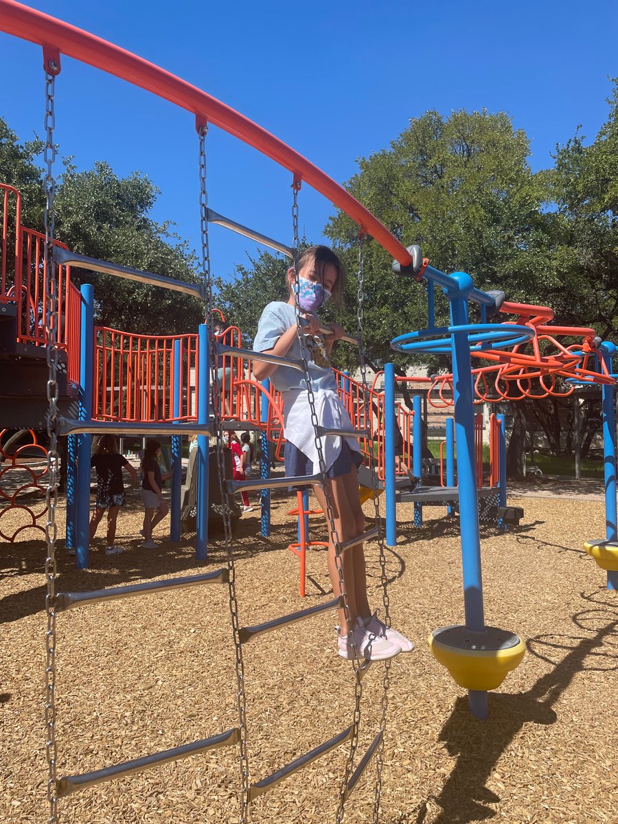 Ms. Lahey’s and Ms. Barrera’s kiddos loved having recess at our new playground! #DilloFun