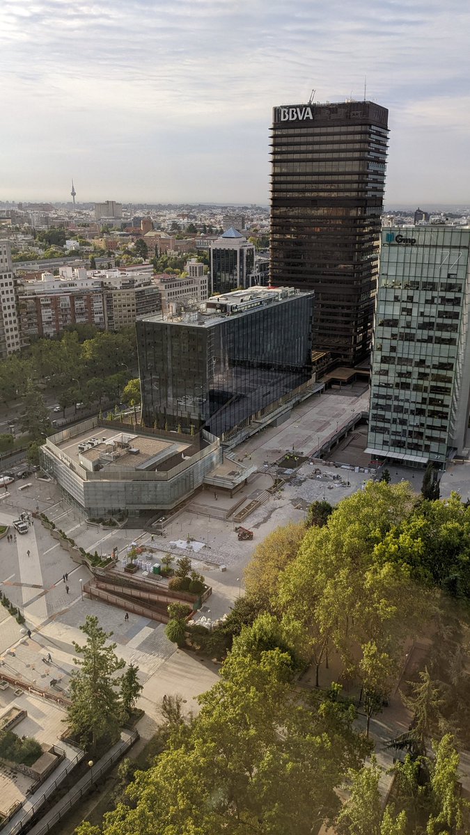 MadridProyecta's tweet photo. 🏗️La Picasso, rodeada de obras.

📍Nuevos Ministerios
📸@mrsolera https://t.co/3097tzSRtn