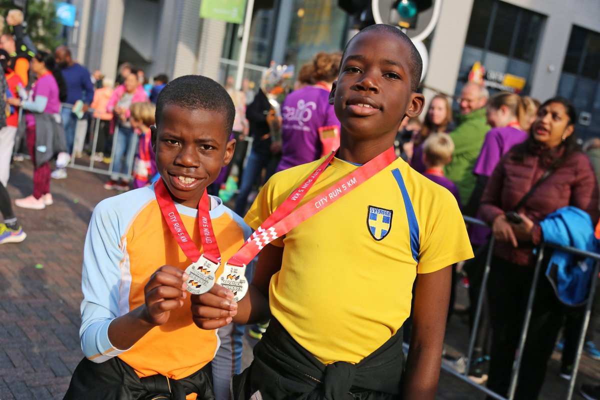They did it. Dikke medaille. Trots. #marathoneindhoven #omroepbrabant