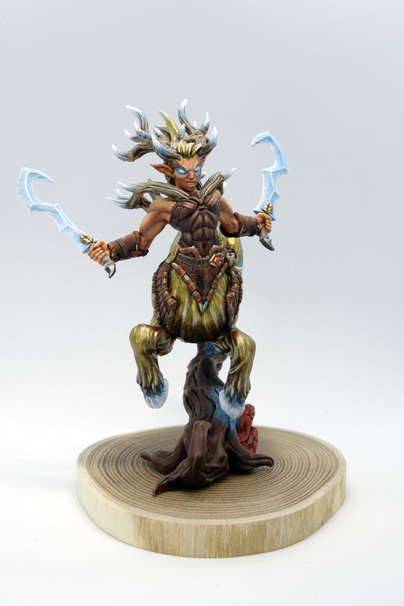 ケンタウロスのセーロン・サンダーフーフ完成～

雷をまとっているイメージでペイント。
ベースは木のコースターです。

メタリックでピカピカ！(^o^)/

#hotgoblin